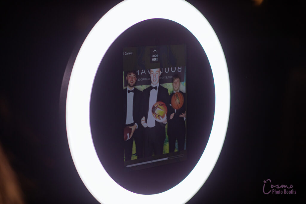 Photo preview on the Mobi Aura of guys in suits holding sports equipment